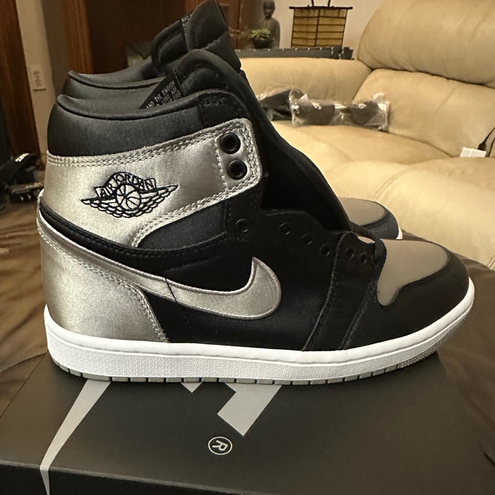 Women’s Air Jordan one retro Hi OG size 8